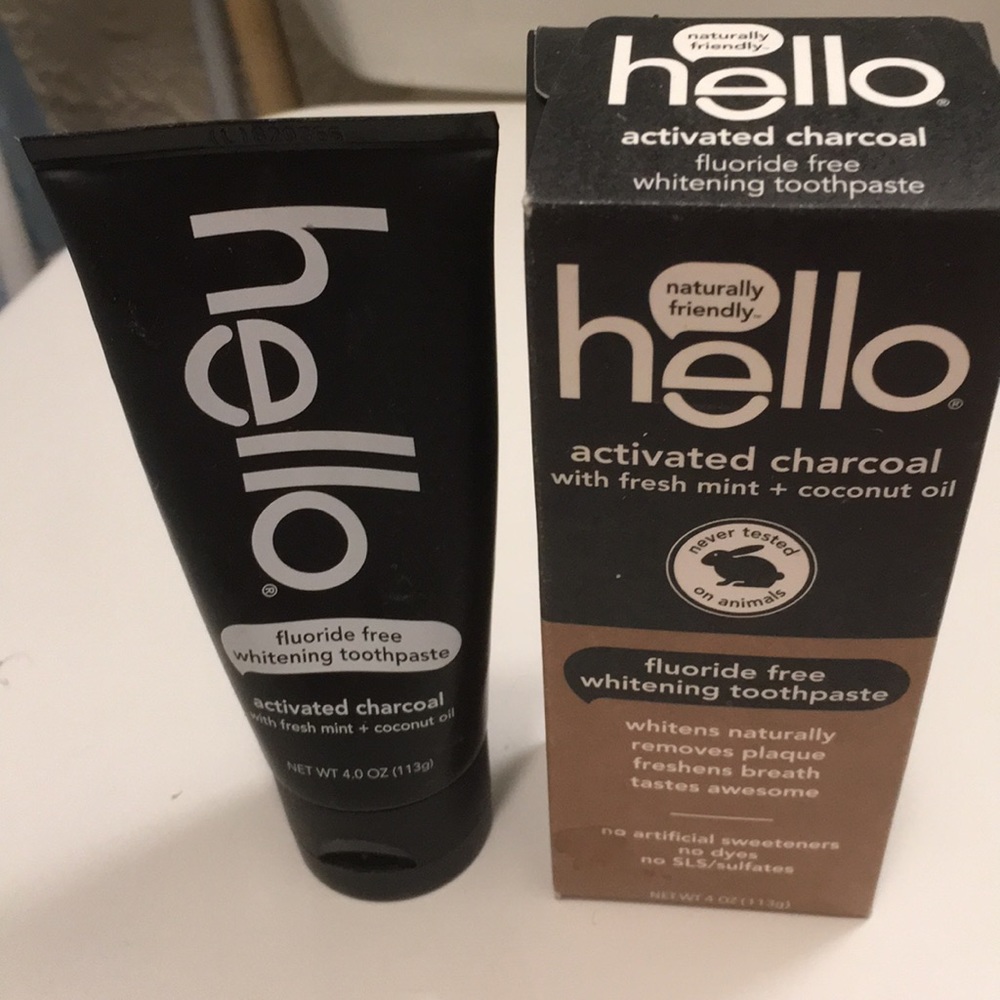 Hello Activated Charcoal Toothpaste - Picture 4 of 4